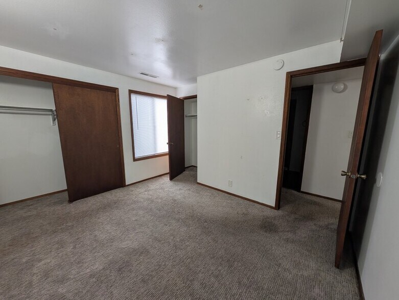 Building Photo - 1091 Country Hills Dr