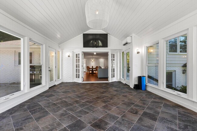 Building Photo - 4820 Powers Ferry Rd NW