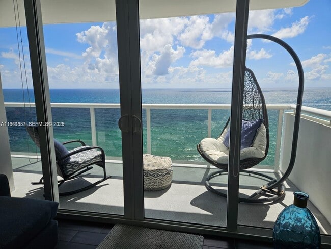 Building Photo - 3140 S Ocean Dr