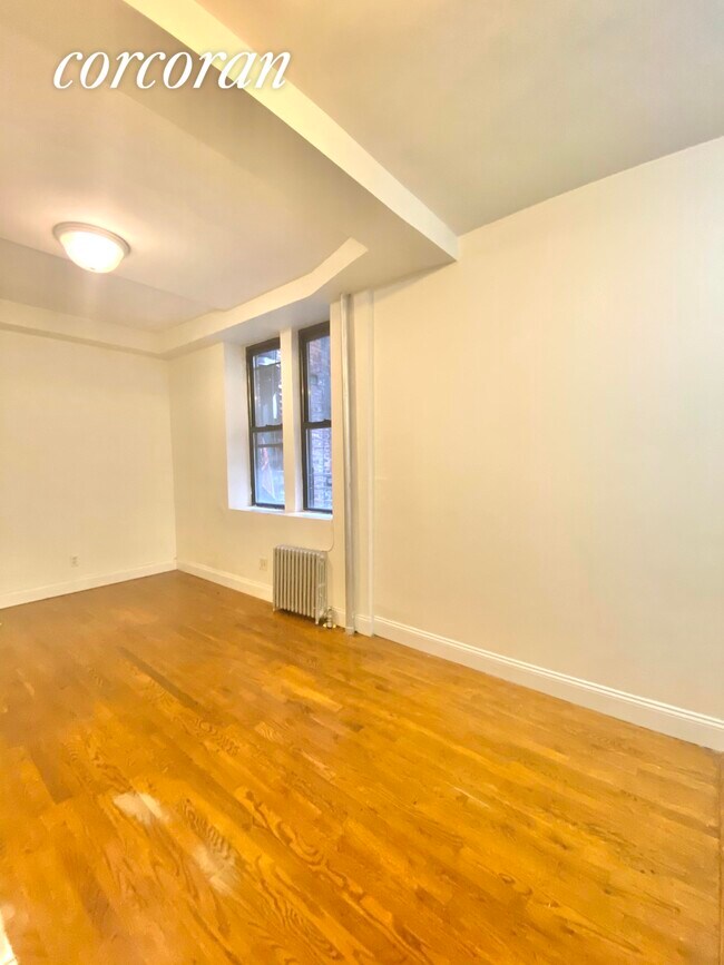 Building Photo - 413 E 69th St
