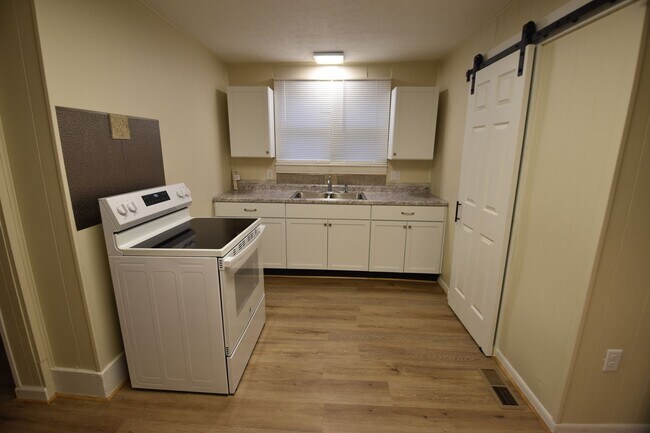 Building Photo - One Bedroom Home in Greenfield