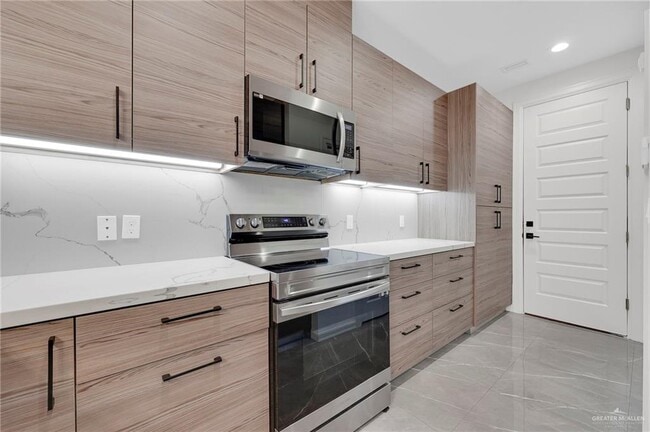 Building Photo - 28 Sunset Dr