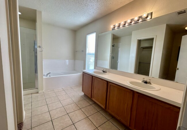 Building Photo - 3109 Pinehurst Ct