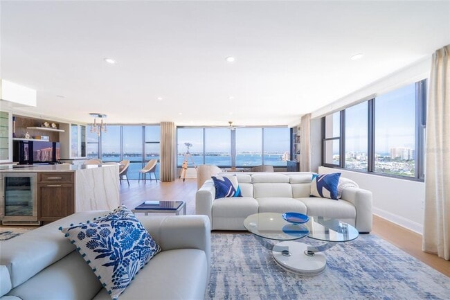 Building Photo - 770 S Palm Ave