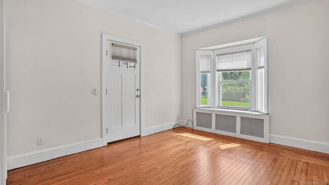 Building Photo - 75 W Parish Rd