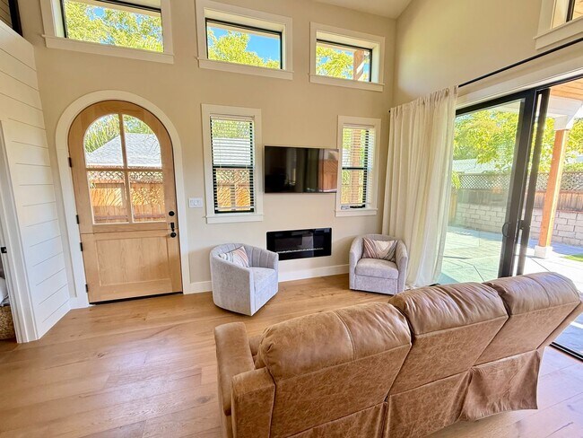 Building Photo - Beautiful Furnished New Construction Calis...