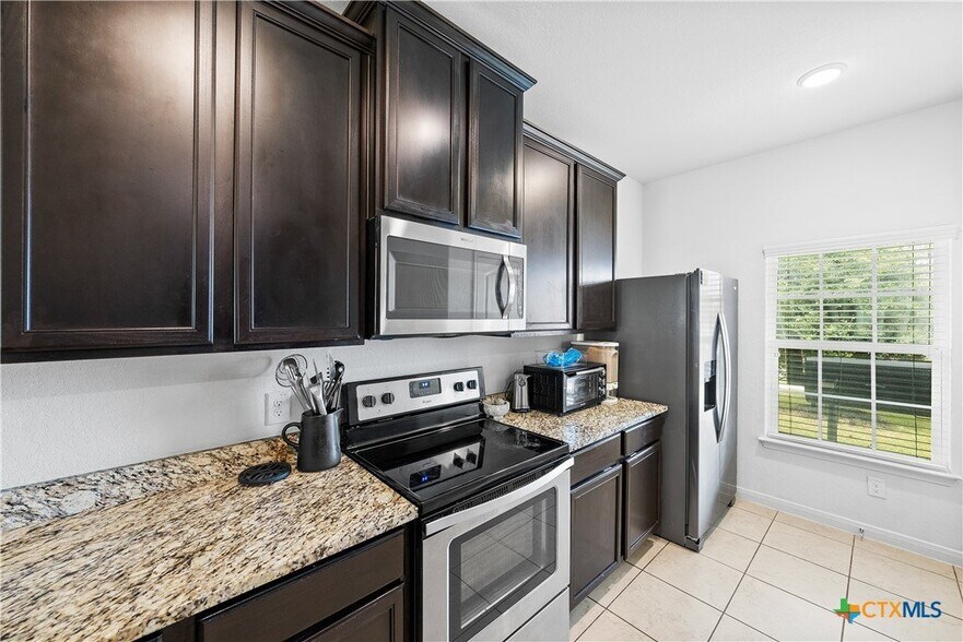 Building Photo - 247 Azalea Way