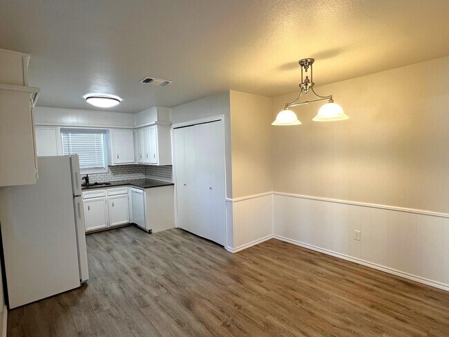 Building Photo - 7504 Avenue W