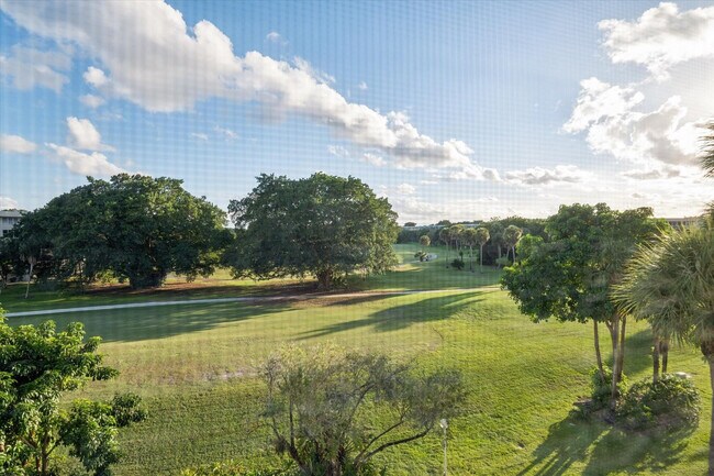 Building Photo - 4112 W Palm Aire Dr