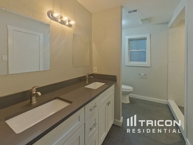 Building Photo - 506 Canyon Ridge Dr