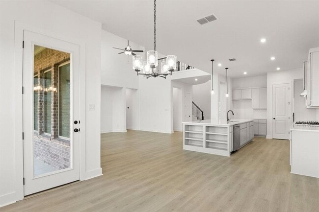 Building Photo - 373 Hollister Dr