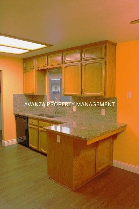 Building Photo - 1 Yr Lease