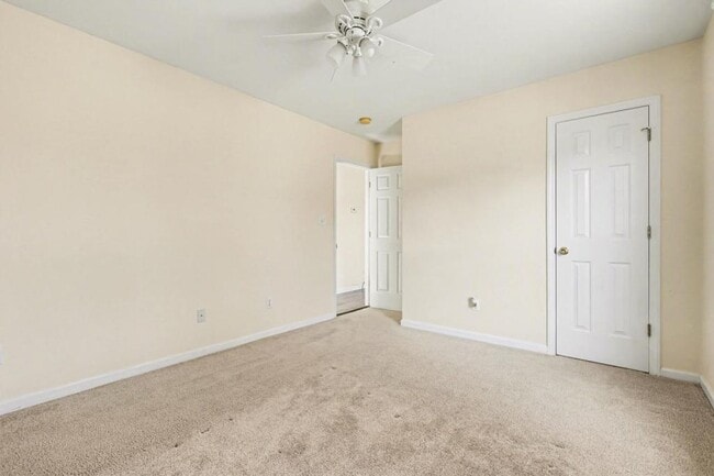 Building Photo - 386 Hill Rd