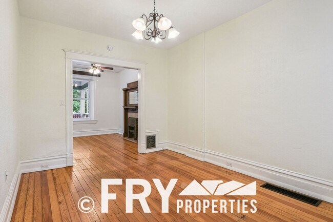 Building Photo - Classic Home in City Park West