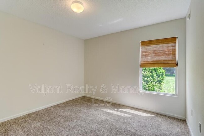Building Photo - 608 Birchbark Trail