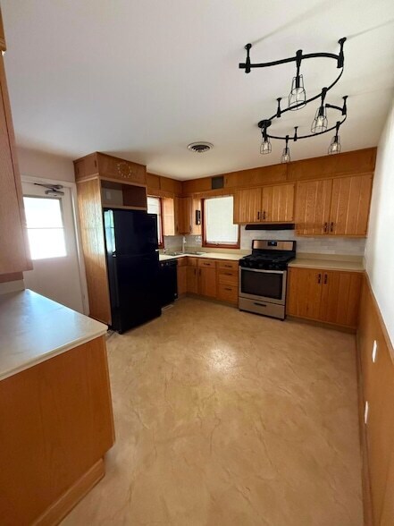 Building Photo - 4212 Beechgrove Dr