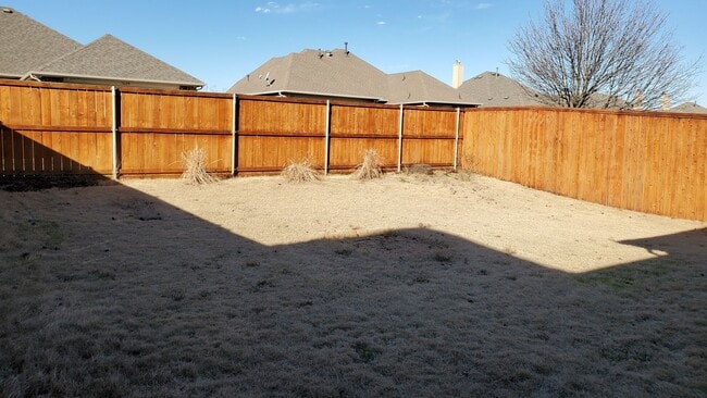 Building Photo - 1621 Colonial Dr