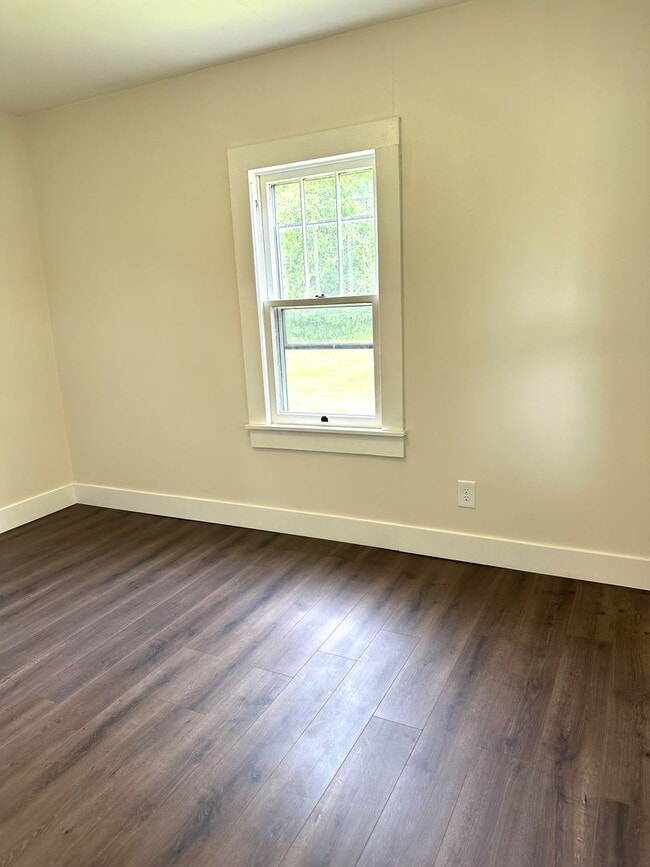 Building Photo - IMMACULATE, completely remodeled, one leve...