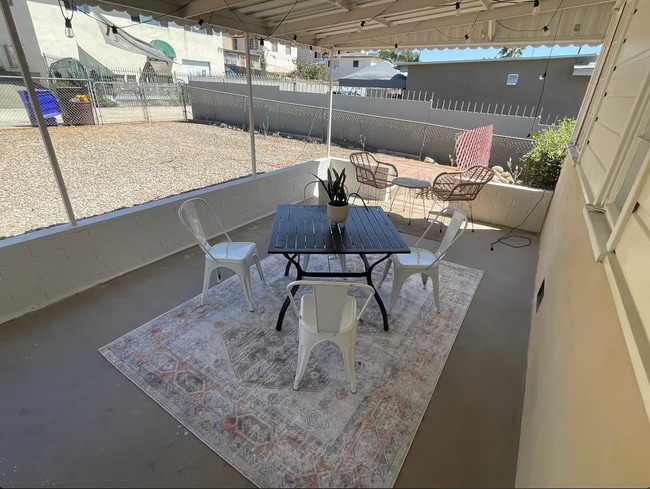 Building Photo - Fully Furnished 2BR Home with Huge Yard & ...