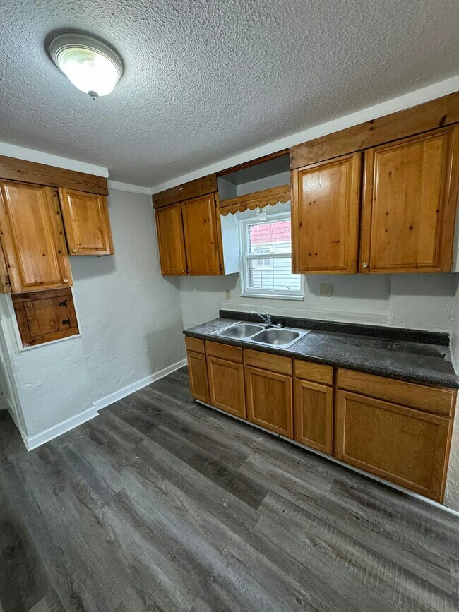 Building Photo - 623 Storer Ave