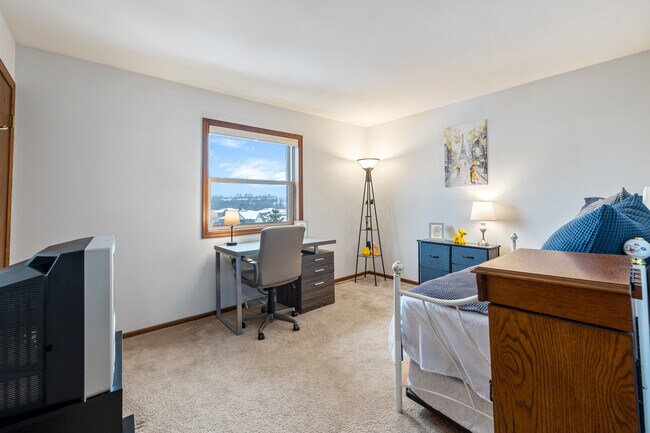 Building Photo - 348 Willow Grove Dr