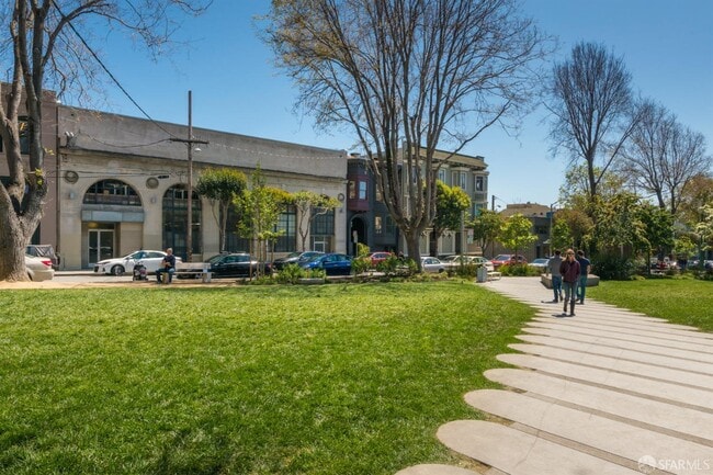 Building Photo - 200 Brannan St