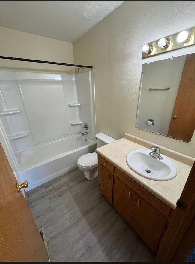 Building Photo - 715 Ave C