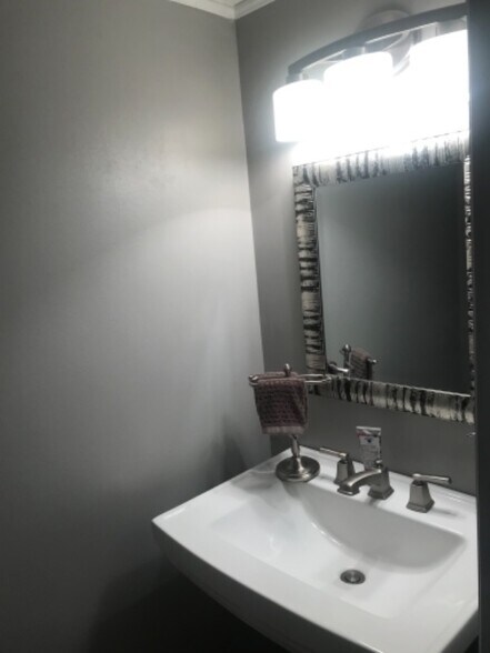 Building Photo - 15026 Liberty Ln