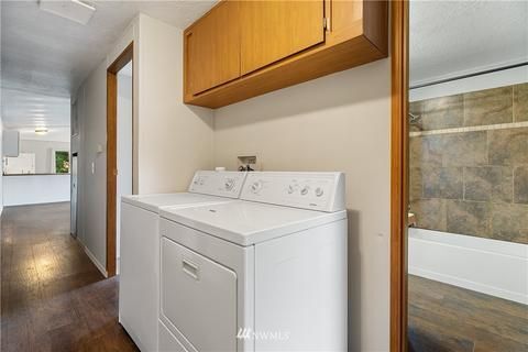 Building Photo - 4118 15th Avenue Northeast - 4118