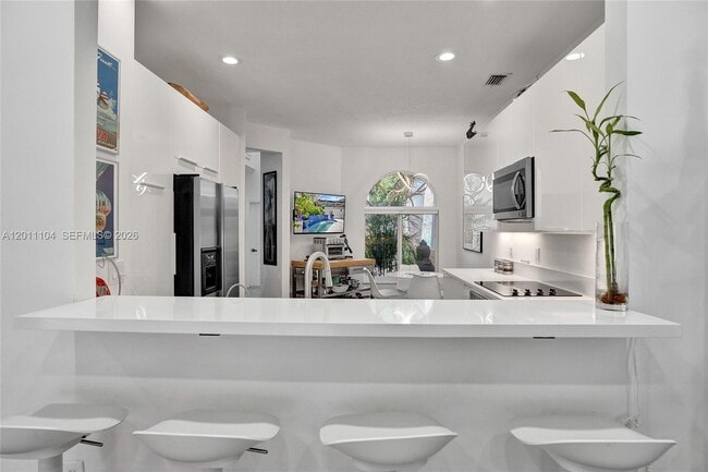 Building Photo - 644 W Palm Aire Dr
