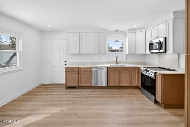 Building Photo - 10 Derry Ln