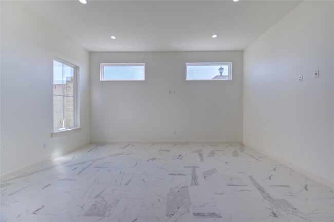 Building Photo - 2919 El Fenice Ln