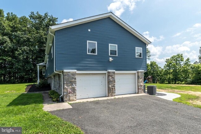 Building Photo - 402 Layfield Rd