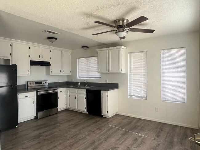 Building Photo - 3541 Tecumseh Dr