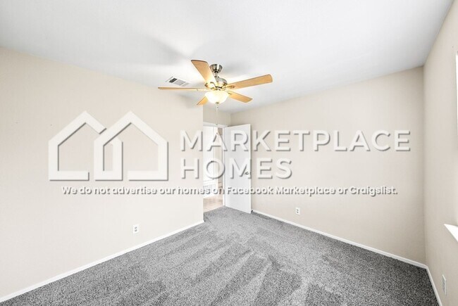 Building Photo - 1001 Greenbriar Loop