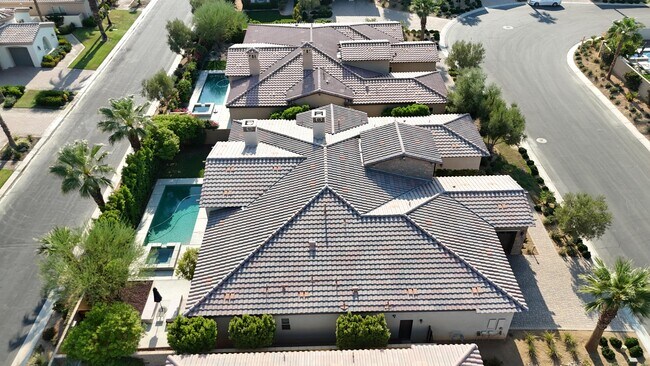 Building Photo - 81805 Four Seasons Pl