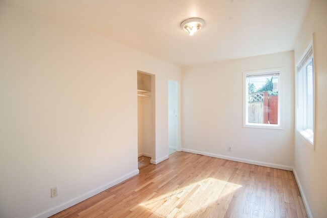 Building Photo - 19th 4-Plex - 000004