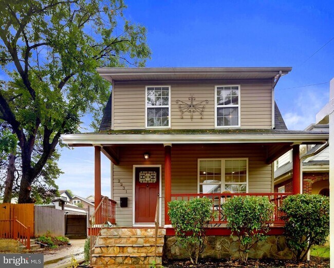 Building Photo - 2231 Otis St NE