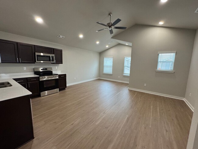 Building Photo - NEW 2 Bedroom Home In Centerton!