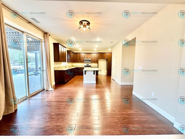 Building Photo - Spacious 4-Bedroom Gem in Somersett with S...