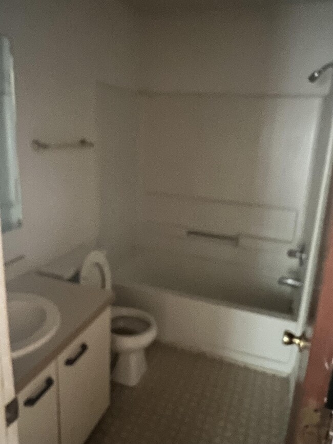 Building Photo - 6801 Willowbrook Dr