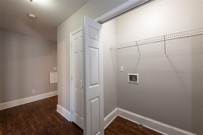Building Photo - 1095 Deckner Ave SW