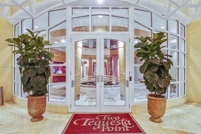 Building Photo - 808 Brickell Key Dr