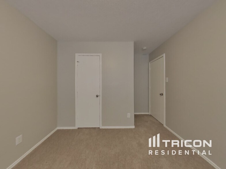 Building Photo - 33111 Cottonwood Bend