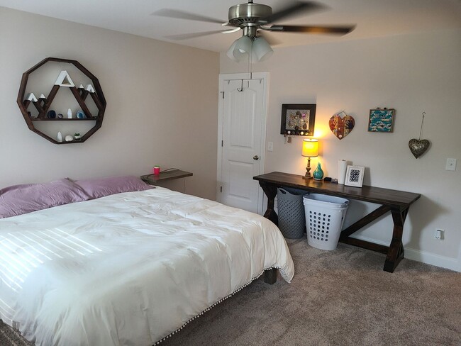 Building Photo - Gorgeous 4 bedroom home in Mimosa Bay!