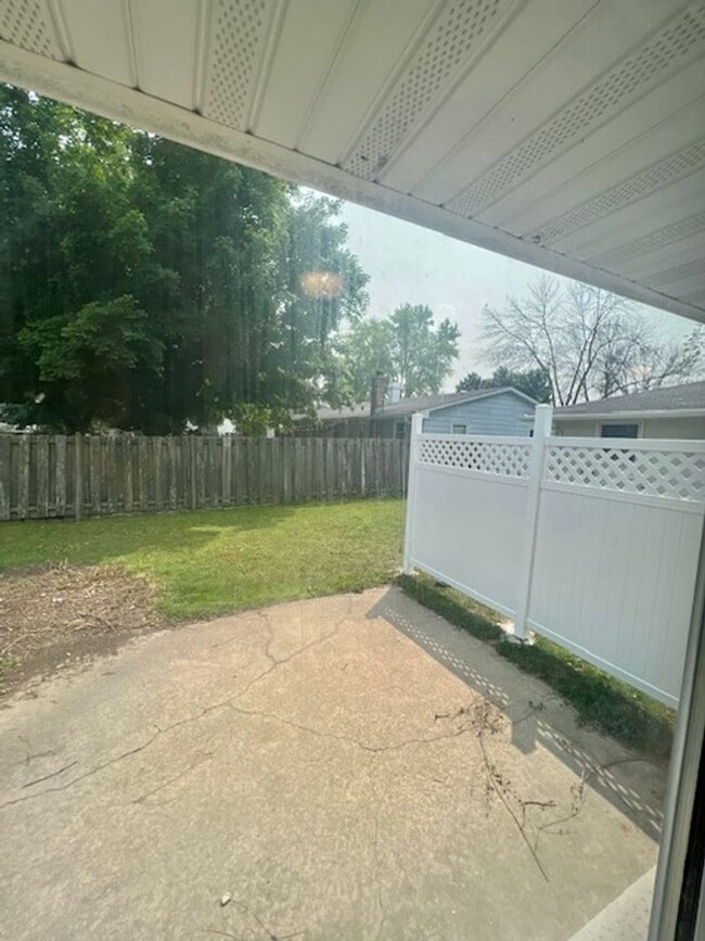 Building Photo - 2489 Trojan Dr