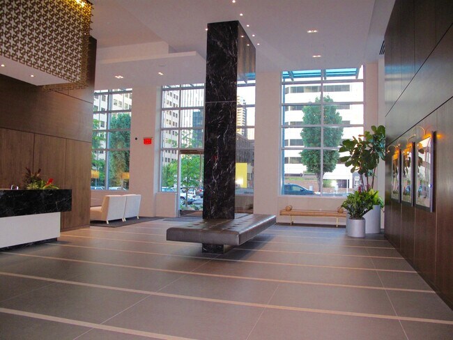 Building Photo - Exquisite 2 Bed/2 Bath Downtown Condo at I...
