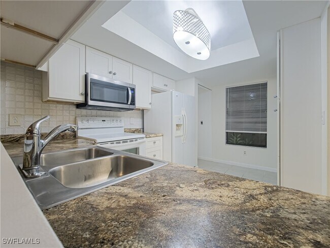 Building Photo - 15125 Parkside Dr