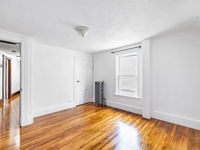 Building Photo - 61-61 Glenwood Rd