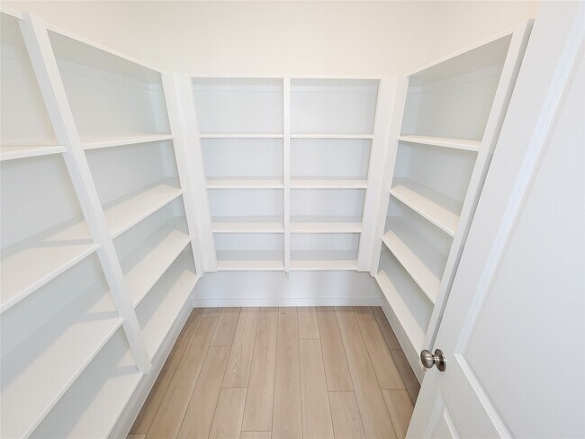 Building Photo - 17850 Aile Pierre Pass